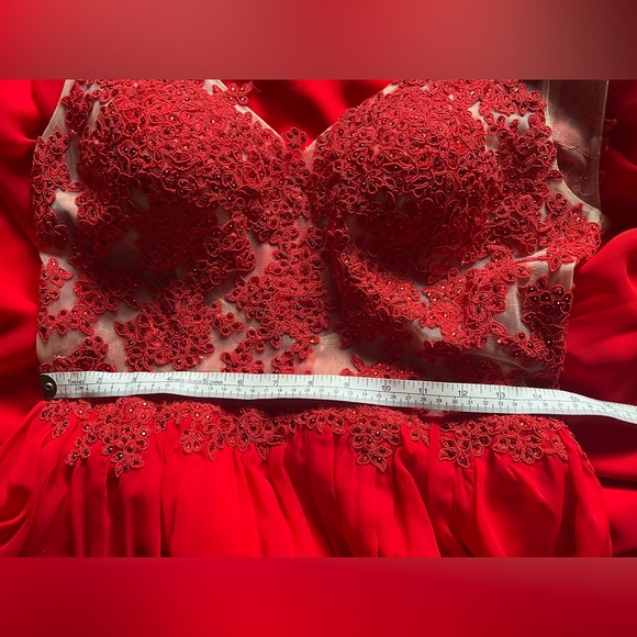 Red floral lace mesh bodice A-line grad dress / formal gown - Picture 7 of 9